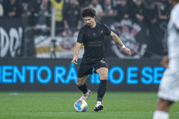 JOGANDO MUITO! Destaque de André Ramalho na partida contra o Grêmio impressiona corintianos