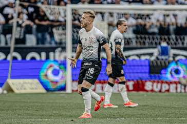 Pedro Henrique comemora gol do Corinthians contra o Juventude