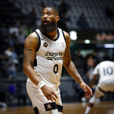 Thornton em a��o contra o Bauru pelo Paulista de Basquete
