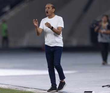 Ram�n D�az em a��o contra o Botafogo pelo Brasileir�o