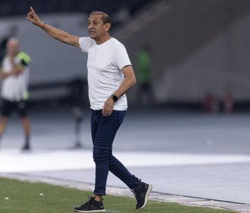 Ram�n D�az em a��o contra o Botafogo pelo Brasileiro