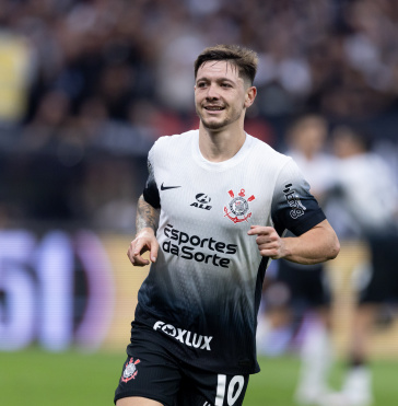 Garro comemorando gol