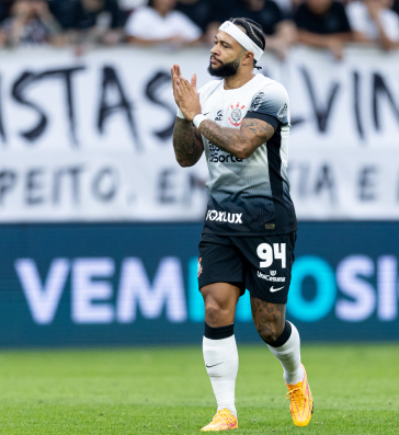 Memphis agradecendo a torcida