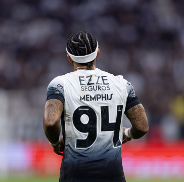 Memphis com a camisa 94
