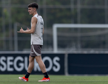 Breno Bidon acenando no CT