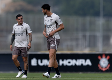 Fagner e Gustavo Henrique no treinamento