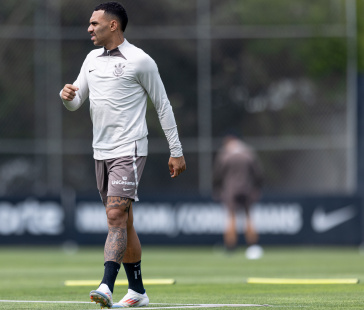 Matheuzinho duante treinamento