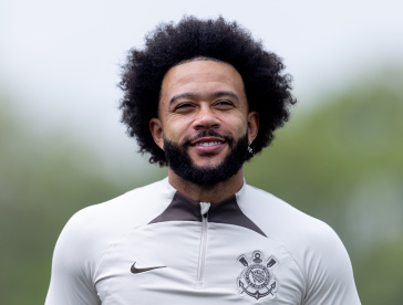 Memphis Depay de visual novo