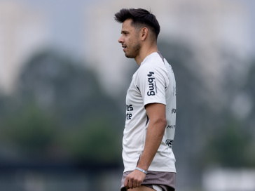 Romero durante atividade no CT