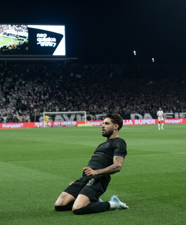 Yuri Alberto desliza em comemora��o do primeiro gol