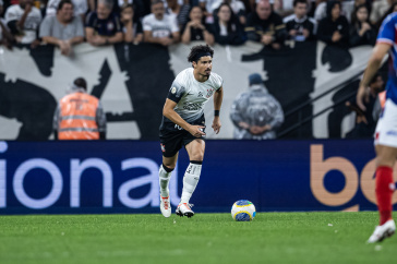 Andr� Ramalho durante jogo do Corinthians contra o Bahia