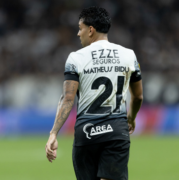 Matheus Bidu em campo durante jogo do Corinthians no Estadual