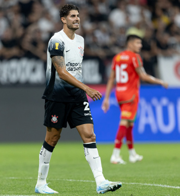 Pedro Raul em campo durante jogo do Corinthians no Estadual