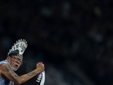 Torcedor do Corinthians durante jogo do Estadual
