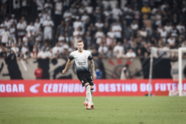 Charles em campo durante jogo do Corinthians no Estadual