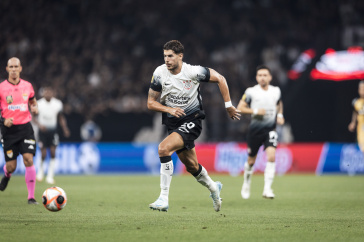 Pedro Raul em campo durante jogo do Corinthians no Estadual