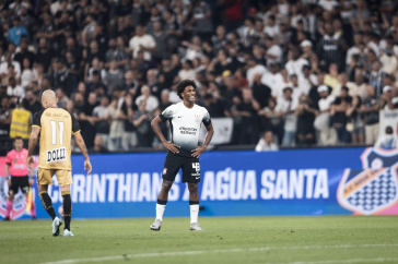 Talles Magno em campo durante jogo do Corinthians contra o �gua Santa