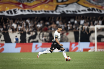 Matheuzinho em a��o contra o S�o Bernardo pelo Paulista