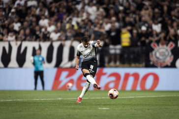Romero finalizando contra o S�o Bernardo