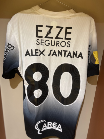 Camisa de Alex Santana no vesti�rio do Pacaembu
