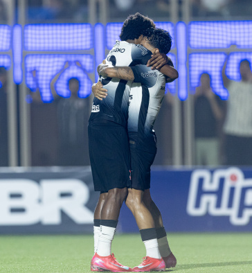 Talles Magno e Matheus Bidu na comemora��o do gol do Tim�o sobre a Portuguesa