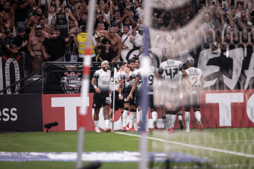 Comemora��o do primeiro gol no duelo diante da Universidad Central pela Libertadores