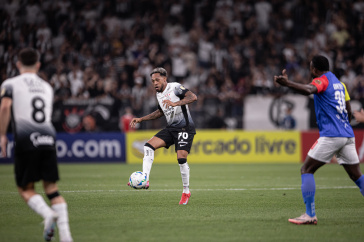 Jos� Mart�nez no duelo diante da Universidad Central pela Libertadores