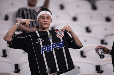 Torcedor do Corinthians no duelo diante da Universidad Central pela Libertadores