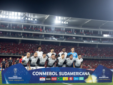 Jogadores do Corinthians antes de jogo pela Sul-Americana