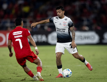 Matheus Bidu em campo durante jogo do Corinthians contra o Am�rica de Cali