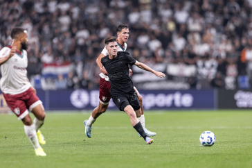 Breno Bidon em campo durante jogo do Corinthians contra o Fluminense