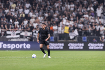 Fabrizio Angileri pelo Corinthians durante jogo em Itaquera