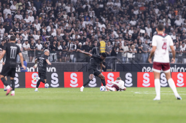 Matheuzinho e F�lix Torres durante jogo do Corinthians contra o Fluminense