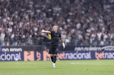 Matheuzinho em campo pelo Corinthians em Itaquera