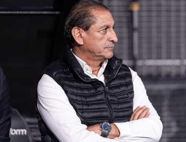 Ram�n D�az � beira do campo durante jogo do Corinthians