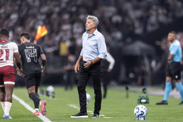 Renato Ga�cho � beira do gramado durante Corinthians e Fluminense