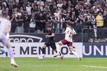 Romero em campo durante jogo do Corinthians contra o Fluminense