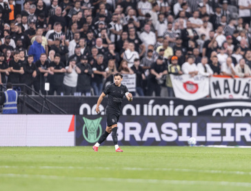 Romero pelo Corinthians durante jogo em Itaquera