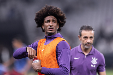 Talles Magno no aquecimento antes de jogo do Corinthians