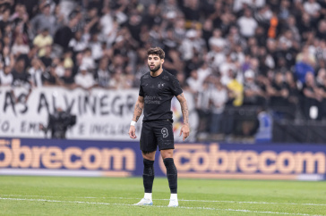 Yuri Alberto em campo durante partida do Corinthians
