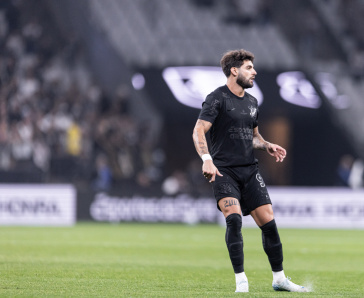 Yuri Alberto pelo Corinthians durante jogo em Itaquera