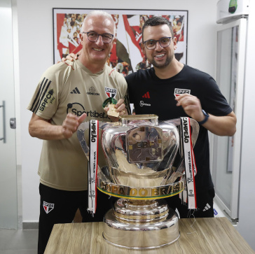 Dorival Jnior e o filho Lucas Silvestre, seu assistente tcnico