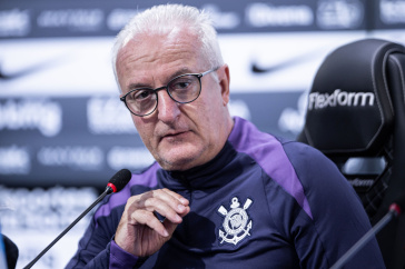 Dorival � apresentado e come�a sua trajet�ria no Corinthians