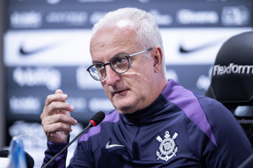 Dorival J�nior vestiu a camisa e falou como novo t�cnico alvinegro