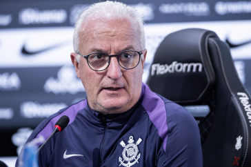 T�cnico Dorival J�nior � apresentado em entrevista no CT alvinegro