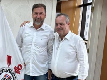 Augusto Melo e Ricardo Jorge, novo diretor administrativo, durante assinatura do memorando