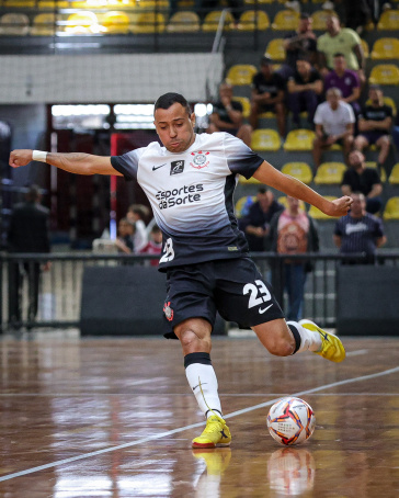 Vandinho em a��o pelo Corinthians Futsal na final da Ta�a SP contra o Indaiatuba