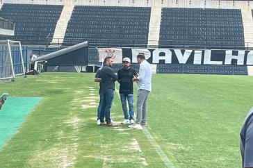 Osvaldo Neto, Claudinei Alves e Augusto Melo na Fazendinha