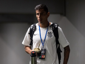 Fabrizio Angileri chegando no Centen�rio para jogo do Corinthians