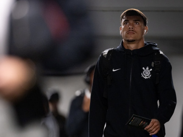 Jo�o Pedro Tchoca chegando no Centen�rio para jogo do Corinthians